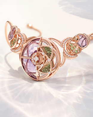Luxury amethyst necklace in 18 karat gold from Zoya Aeterna collection